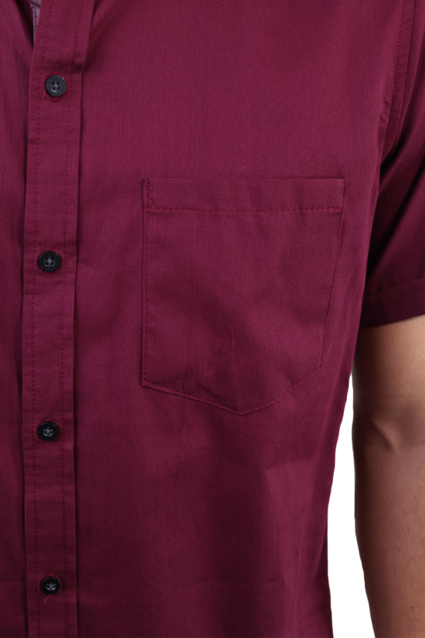 Camisa Rojo Vino Manga Corta De Algodón Slim Fit Con Bolsa Para Caballero